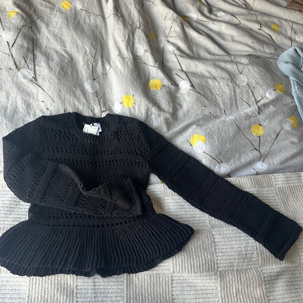 HM black sweater